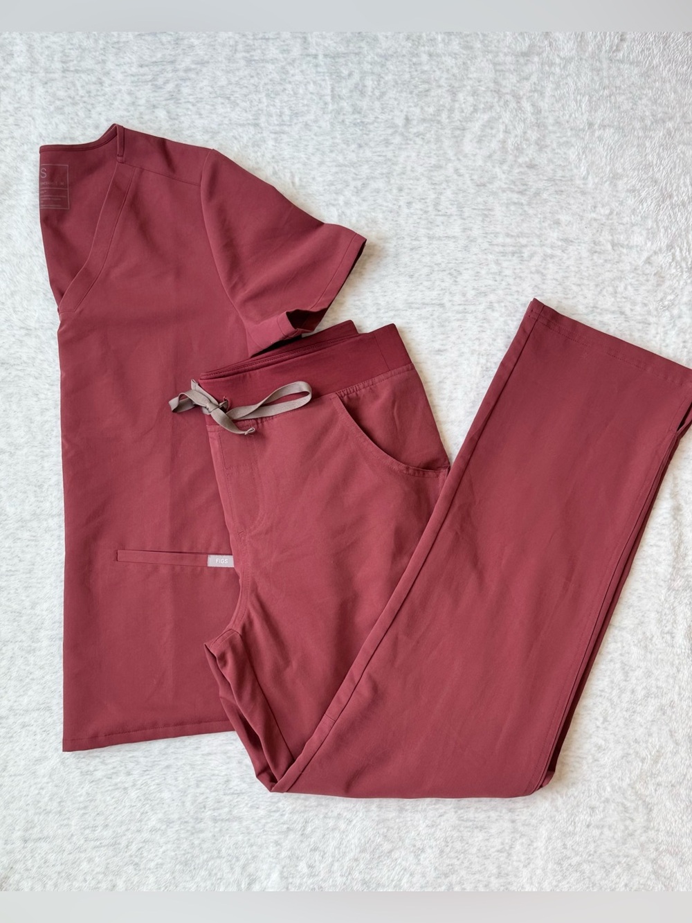 FIGS Dark Cherry Scrub Set Women's M / M Tall Casma 3 Pocket Top Kade Pants